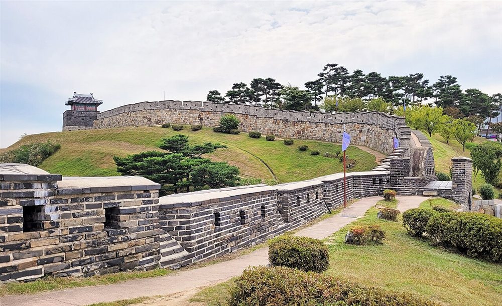 Hwaseong Fortress 01.jpg
